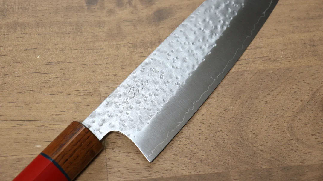 Thương hiệu Makoto Kurosaki - Dao Nhật Bản Santoku SPG2 Hammered (cán tròn màu đỏ)